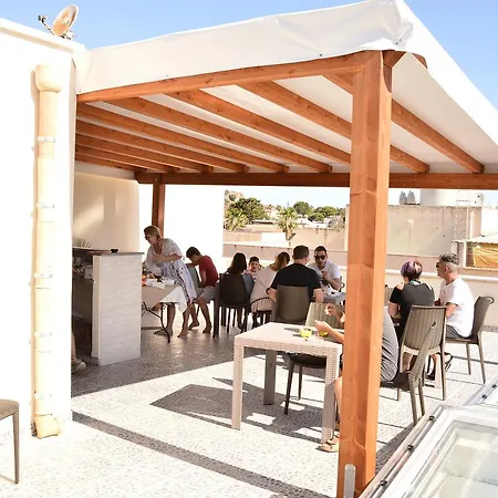 לינה וארוחת בוקר Rais 3*